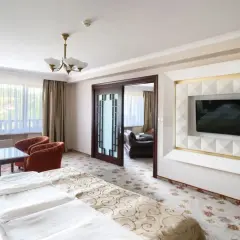 Ile kosztuje doba w hotelu Gołębiewskim? Ceny, które zaskoczą!