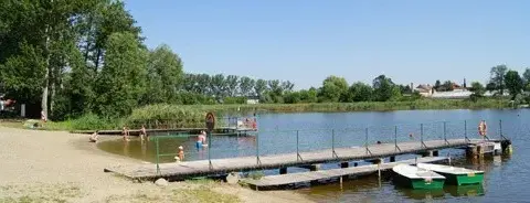 Jezioro Bnińskie: Idealne miejsce na wędkowanie i relaks nad wodą