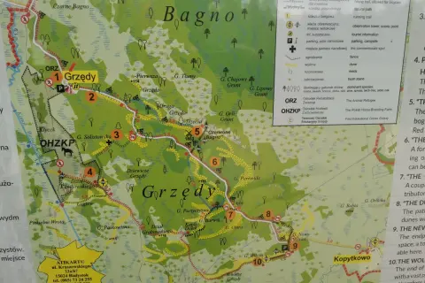 Mapa turystyczna przedstawiająca największy park narodowy w Polsce, z zaznaczonymi szlakami, punktami widokowymi i atrakcjami.