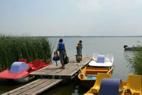 Jezioro Resko Przymorskie: raj dla miłośników przyrody i sportów wodnych