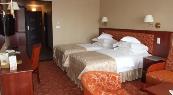 Ile pokoi ma hotel Gołębiewski w Mikołajkach? Zaskakujące fakty!
