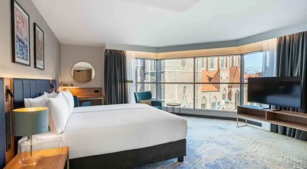 Czy można wynająć pokój w hotelu nie mając 18 lat? Sprawdź zasady