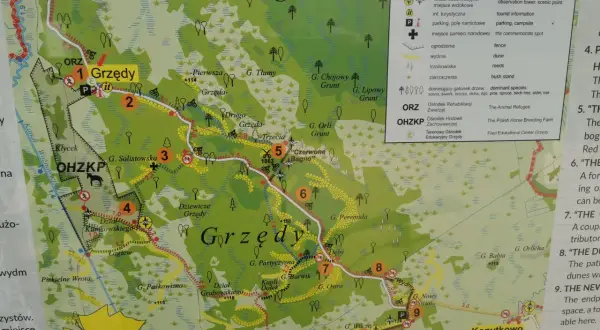Mapa turystyczna przedstawiająca największy park narodowy w Polsce, z zaznaczonymi szlakami, punktami widokowymi i atrakcjami.