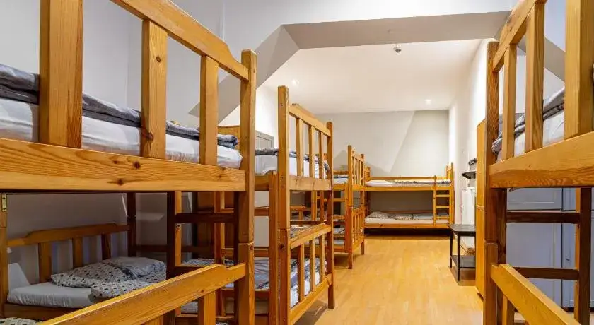 Zdjęcie Jak wygląda nocleg w hostelu? Oczekiwania, warunki i doświadczenia