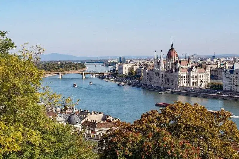 Zdjęcie Jaka rzeka płynie przez Budapeszt? Odkryj sekrety Dunaju