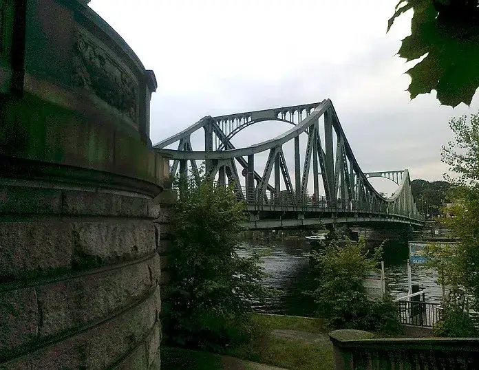 Zdjęcie Nad jaką rzeką leży Berlin? Odkryj tajemnice Sprewy i Haweli