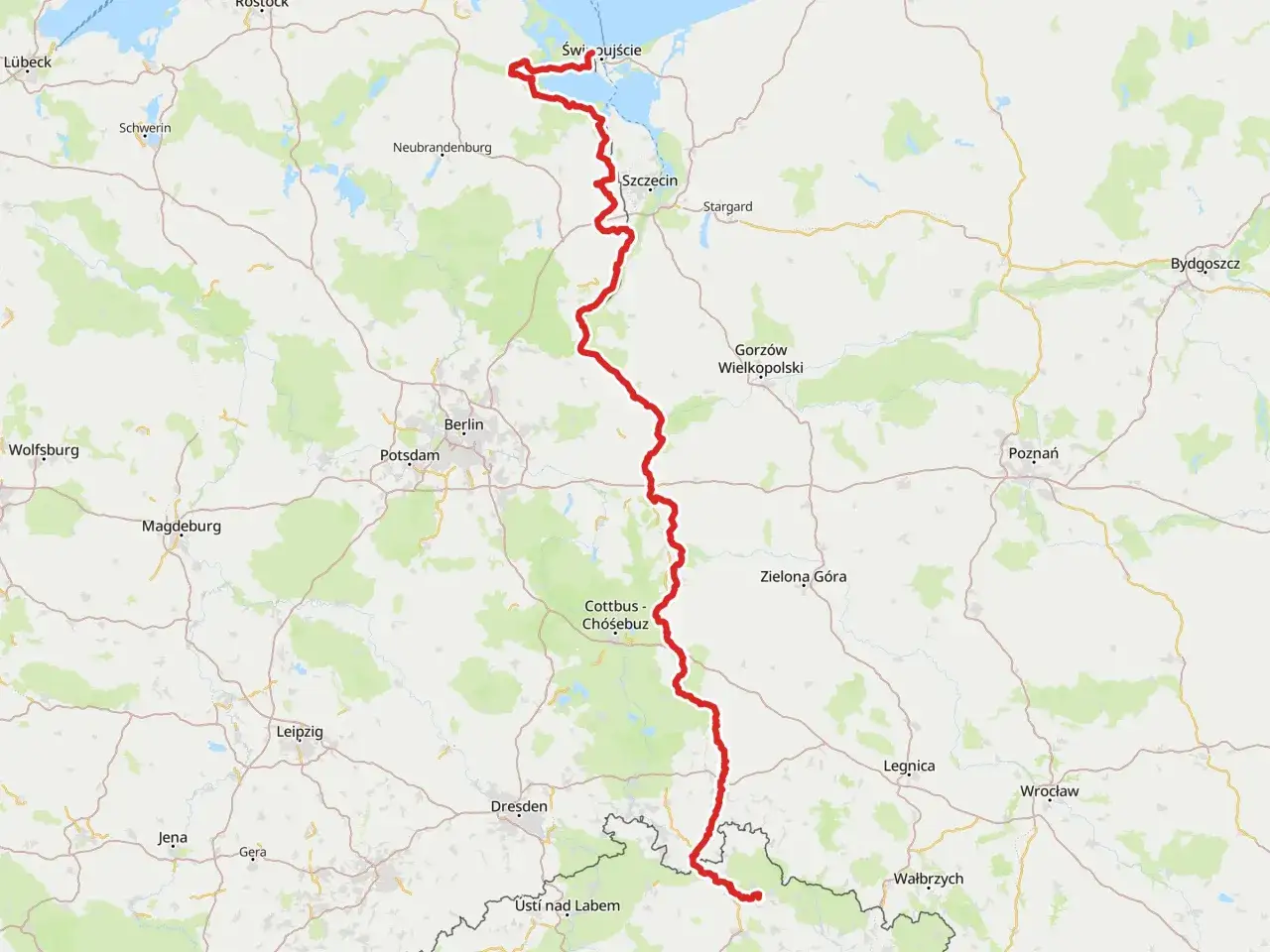 Mapa pokazuje szlak rowerowy Odra-Nysa od Świnoujścia do okolic Wałbrzycha, z zaznaczonymi miastami i potencjalnymi miejscami na noclegi.