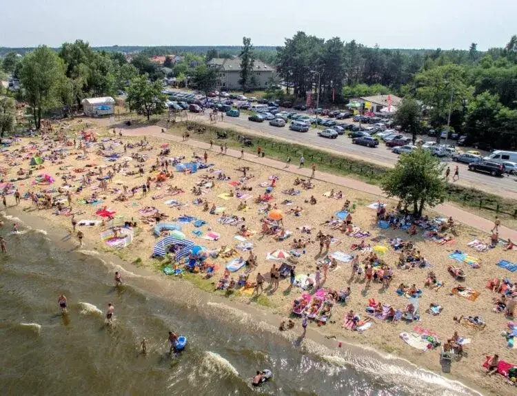 Zdjęcie Plaża nad jeziorem Zegrzyńskim: najlepsze miejsca i atrakcje dla rodzin